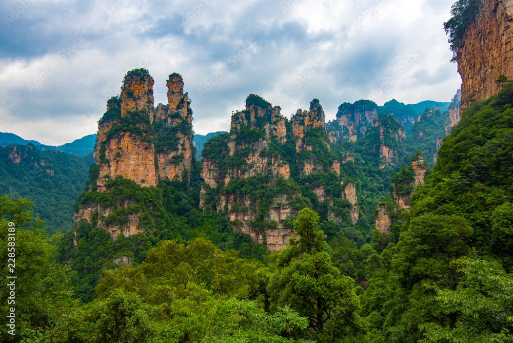 Sandstone mountains viewed from the trail from the 10 Mile Natural Gallery to Tianzi Mountain. Wulingyuan Scenic Area, Zhangjiajie, Hunan, China.