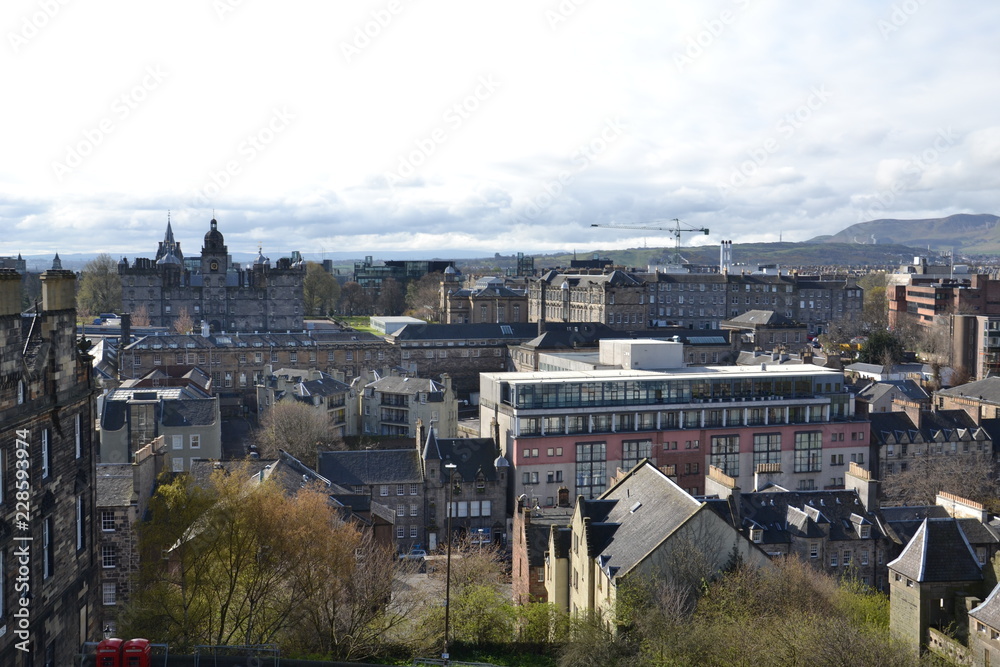 Вид на Новый город и школу Джордж Хэриотс с Эдинбургского замка