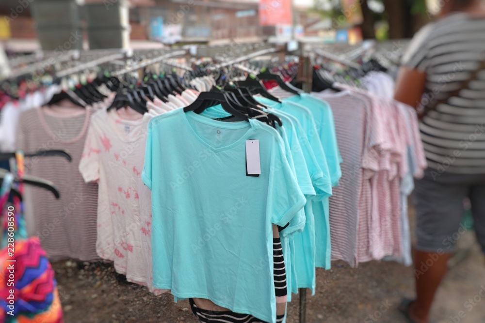 t shirt shop in market