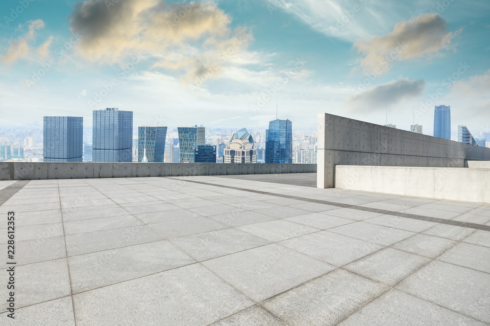 Fototapeta premium Panoramic skyline and buildings with empty concrete square floor