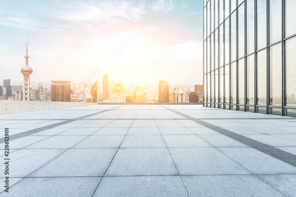 Fototapeta premium Panoramic skyline and buildings with empty concrete square floor