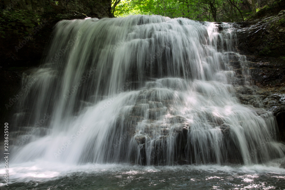 Fototapeta premium 竜喰み谷の滝