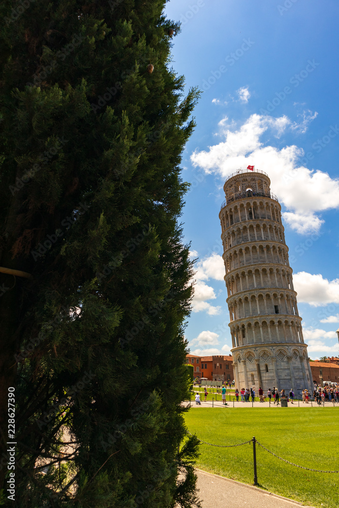 the leaning tower of pisa italy