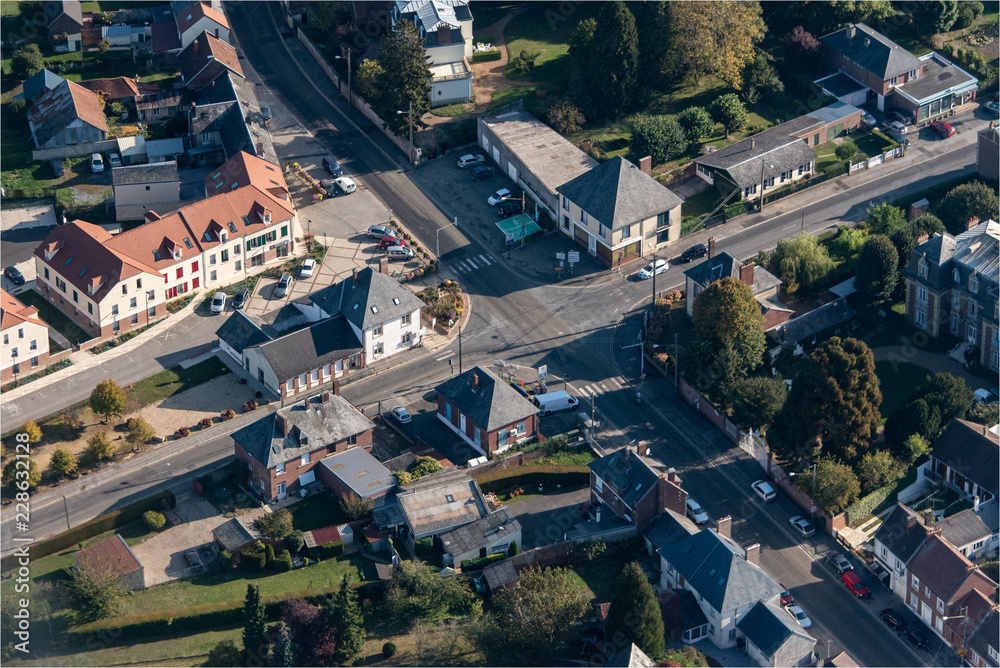 Fototapeta premium vue aérienne du village de Froissy dans l'Oise en France