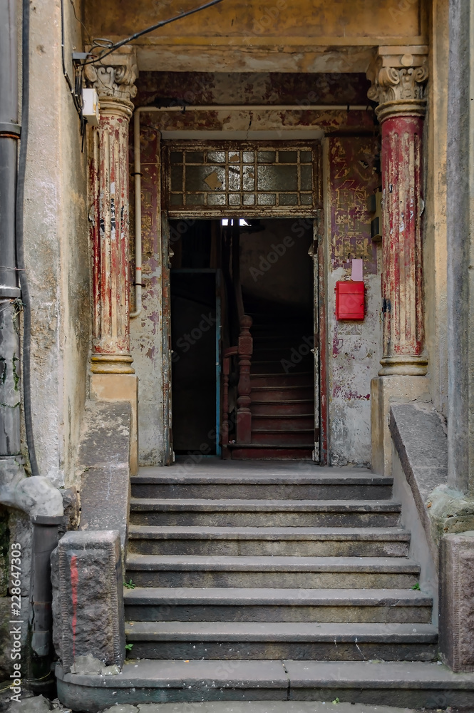 Verblichene Schönheit: Verfallene Kolonialarchitektur in der Altstadt von Qingdao, einer früheren deutschen Kolonie
