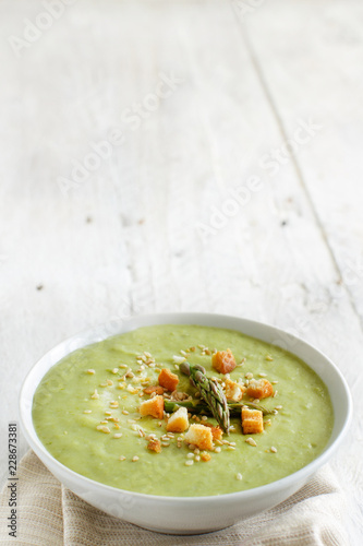Creamy asparagus soup