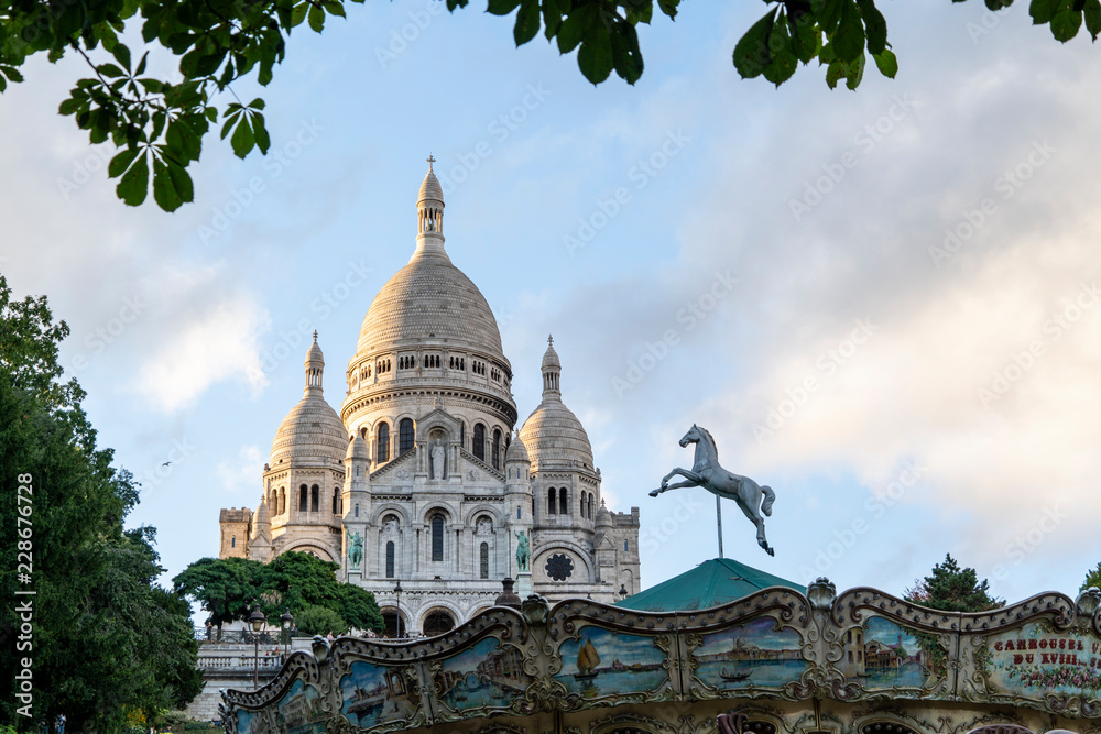 Obraz premium montmartre building paris