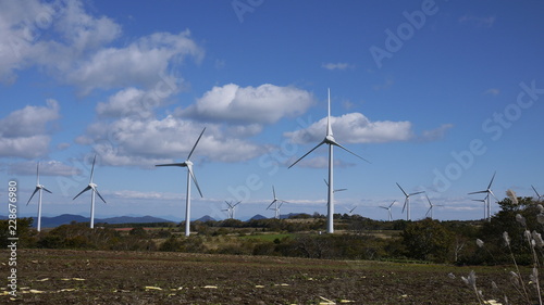 風力発電のある高原