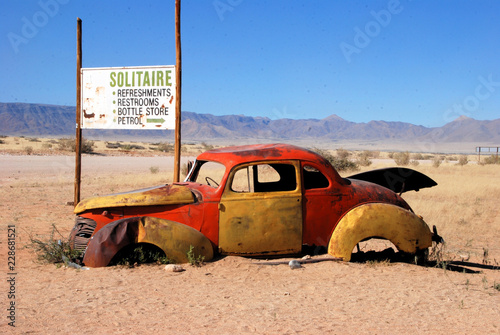 Vecchia auto a Solitaire in Namibia, Africa