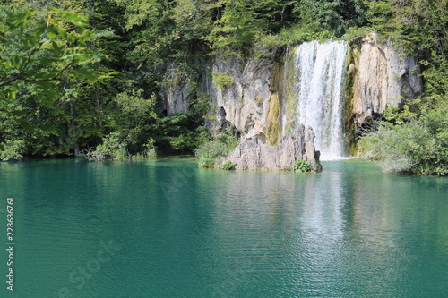 Cascata nel Parco Nazionale di Plitvice in Croazia 