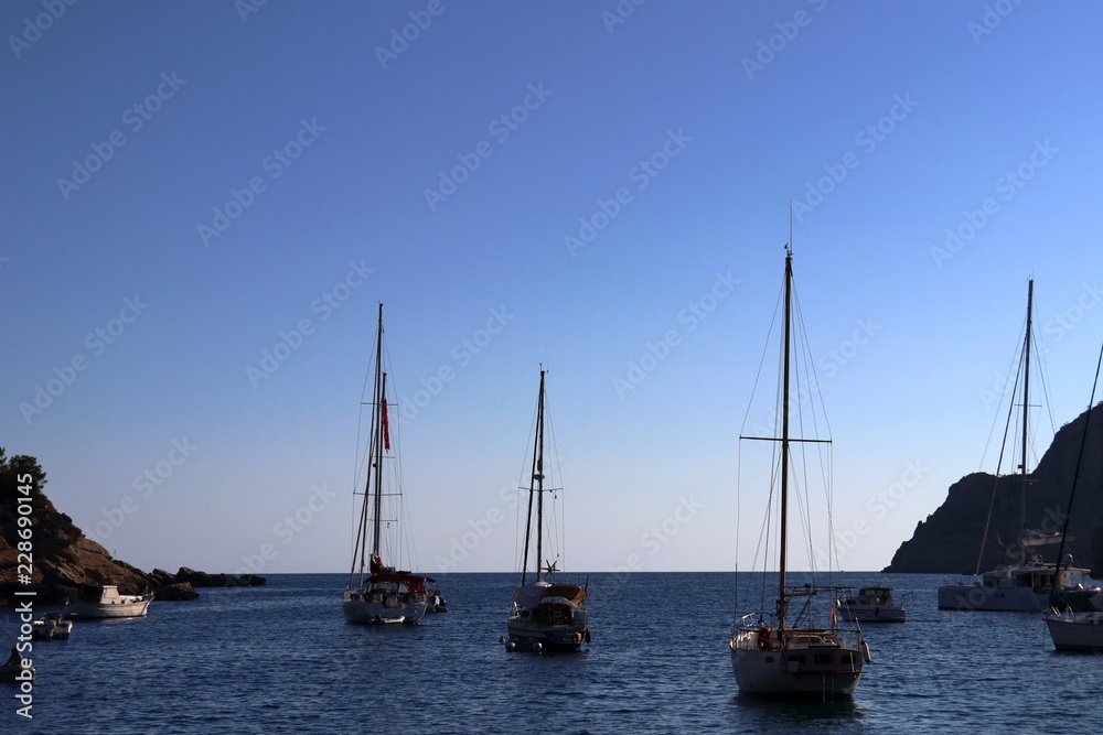Ancoraggi in baia per passare la notte Ancoraggi in baia per passare la notte