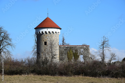 Kalec Castle (Grad Kalec; Kalc, Kauc) is a partially ruined castle in Slovenia. The castle, of which only a single tower and some sections of wall survive intact, stands on slope near the Pivka River. photo