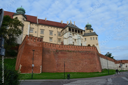 Kraków - widok na mury Wawelu od ulicy Grodzkiej