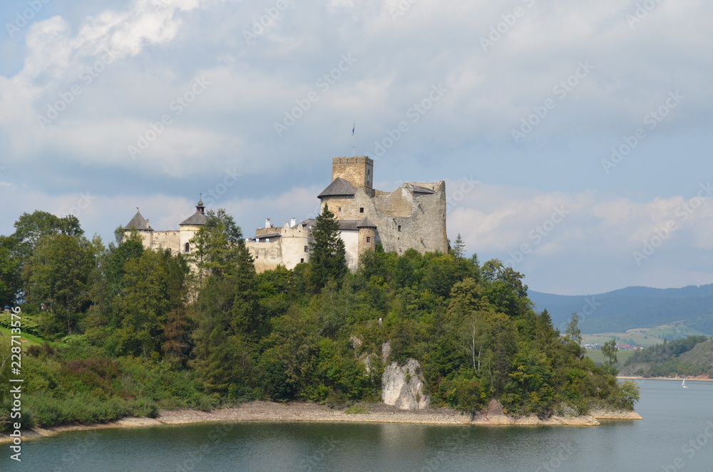 Zamek Dunajec w Niedzicy latem, Polska