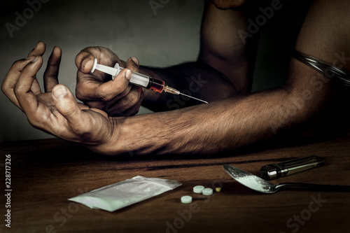 injection heroin to hand