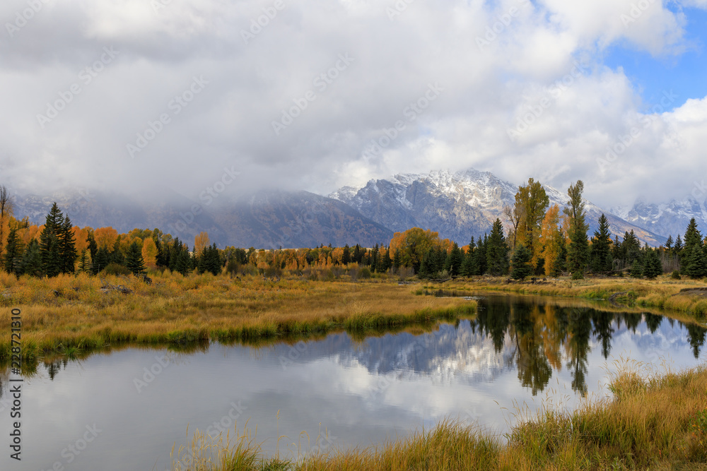 Fototapeta premium Scenic Autumn Reflection Landscape