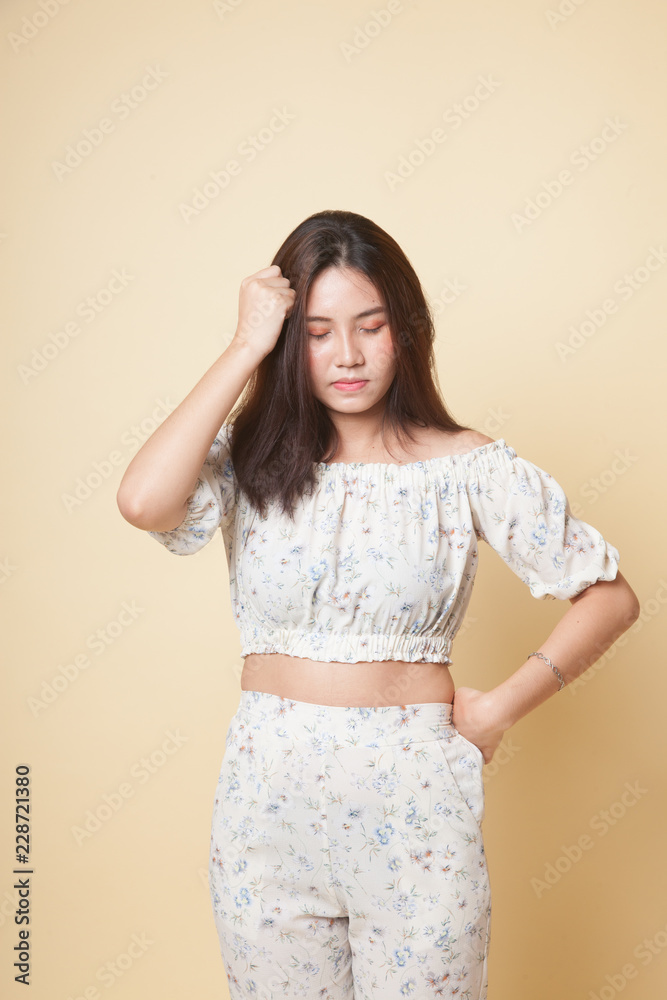 Obraz premium Young Asian woman got sick and headache.