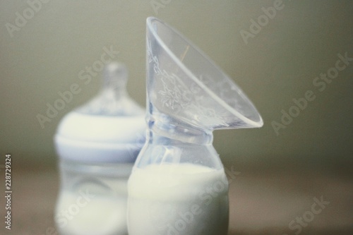Manual Haakaa style hand breast pump for breast milk