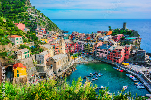 Fototapeta Naklejka Na Ścianę i Meble -  Picturesque town of Vernazza, Liguria, Italy