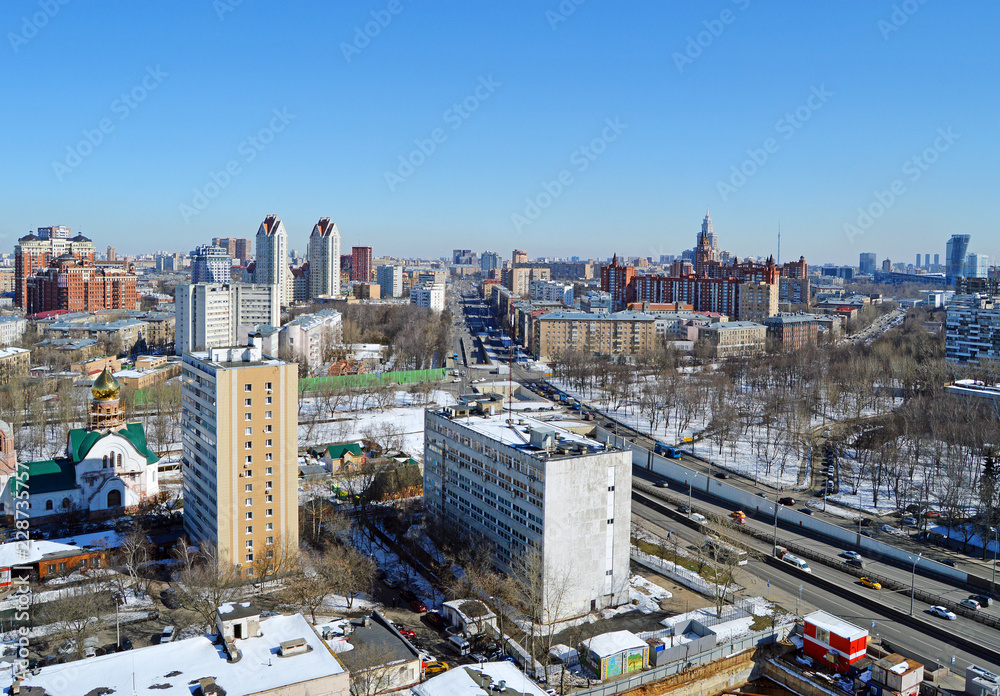 Вид на кварталы района Щукино и улицу Народного Ополчения в Москве