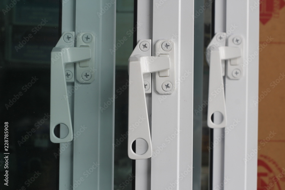 Handle - off windows aluminum. Handle - off windows aluminum.
