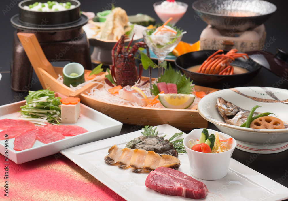 会席 和 ステーキ 牛 肉 アワビ 伊勢海老 サラダ 鯛 料理 肉 刺身 鮪 天婦