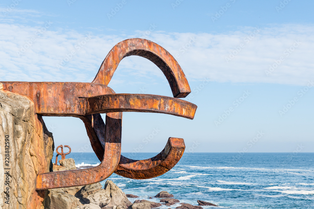 Fototapeta premium San Sebastian, rzeźby Peine del Viento