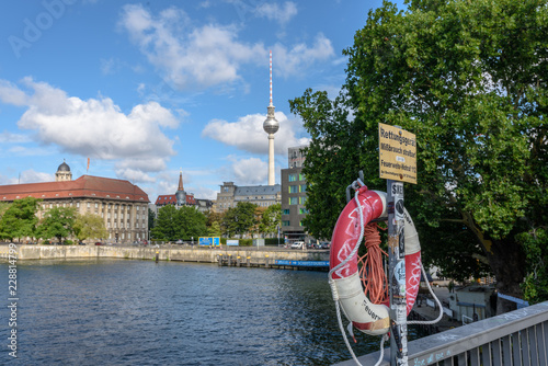 Berlino, Germania, centro storico fiume Sprea photo