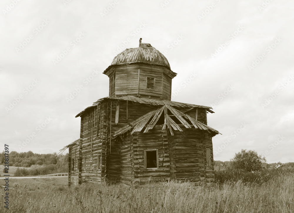 Fototapeta premium Ancient destroyed wooden church in northern russian village