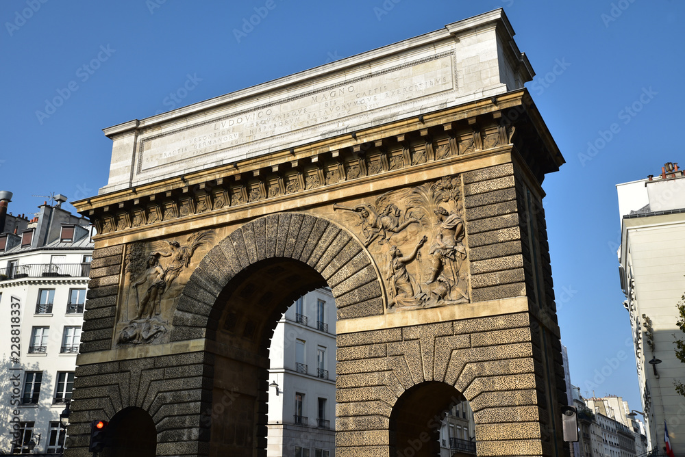 Arc de triomphe de la porte Saint-Martin à Paris, France