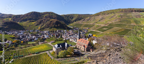 Blick auf Mayschoss vom Rotweinwanderweg im Herbst photo