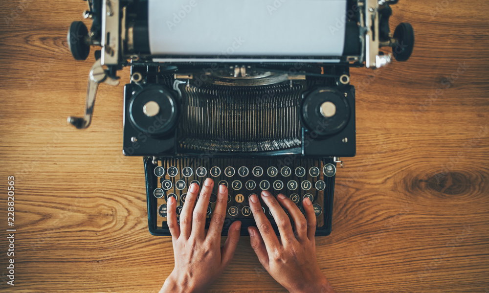 Typing on the vintage typewriter
 - obrazy, fototapety, plakaty 
