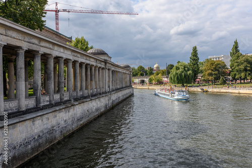 Berlino, Germania, centro storico fiume Sprea photo