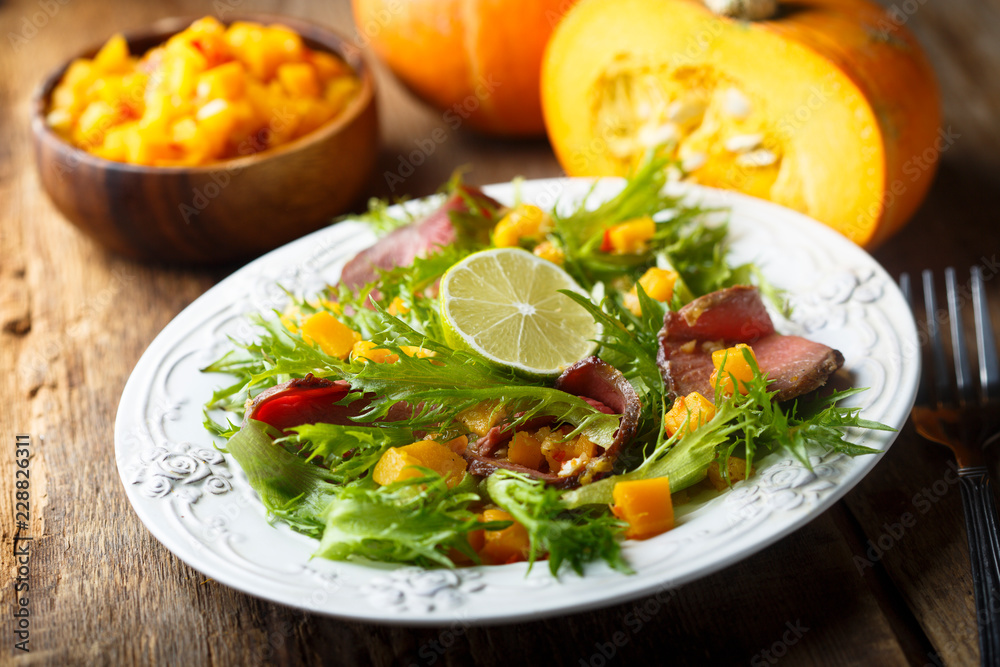 Roast beef salad with pumpkin Roast beef salad with pumpkin