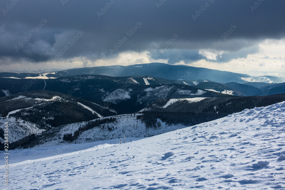 Blick von der Schneekoppe im Riesengebirge in Tschechien
