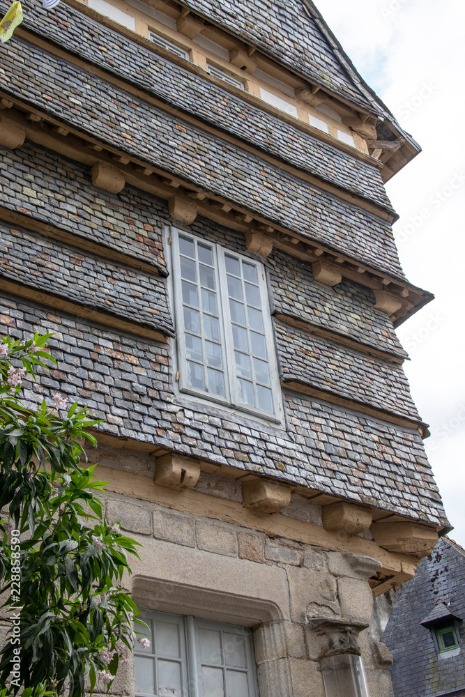 Quimper. Toiture ancienne dans le centre historique. Finistère. Bretagne Quimper. Toiture ancienne dans le centre historique. Finistère. Bretagne