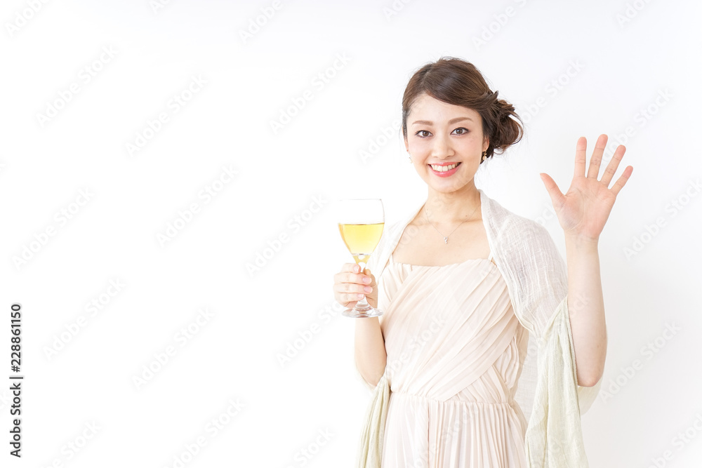 お酒を飲む女性 お酒を飲む女性