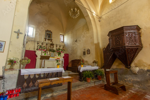 Interno della chiesa di San Niccolo a Bagnone, Massa Carrara, in Lunigiana photo