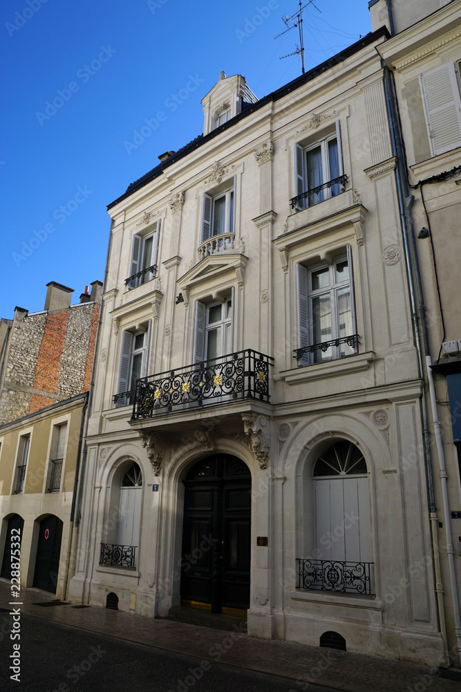 vieil immeuble en pierre dans Poitiers