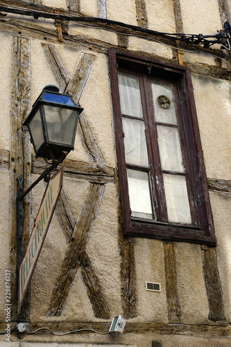 ancienne facade de maison à colombage