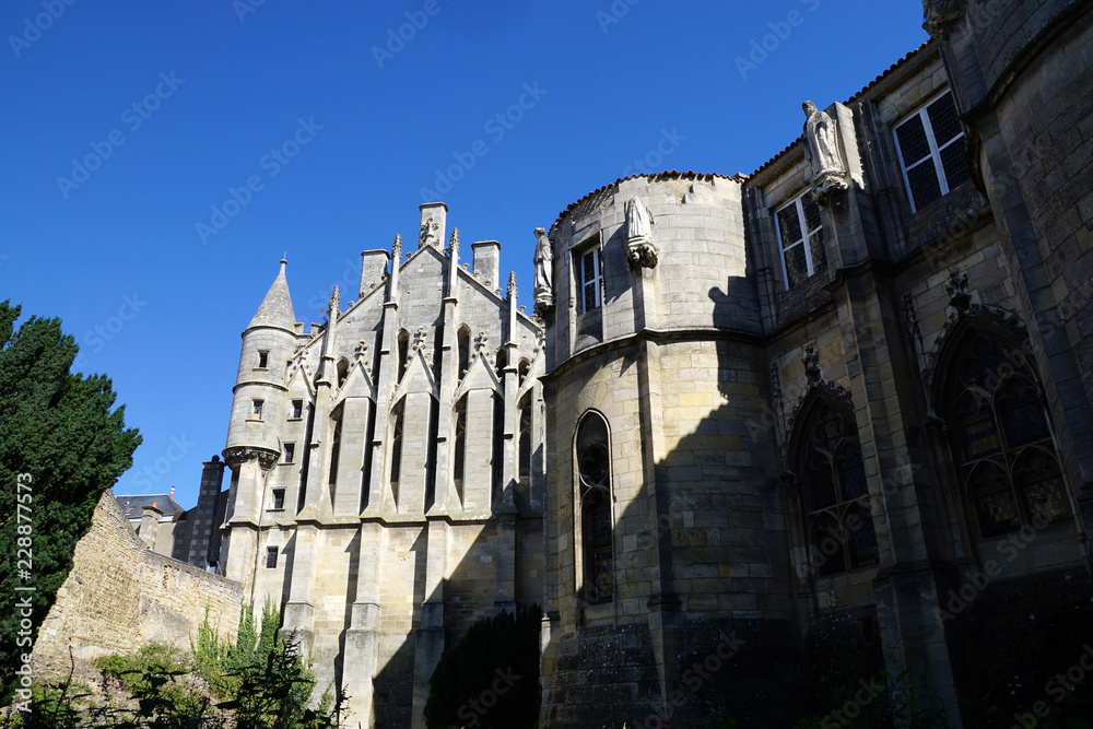arrière du palais de justice de la ville de Poitiers