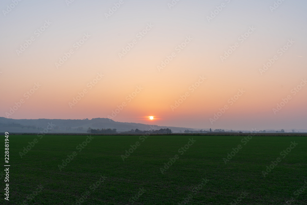 Sonnenuntergang am Land