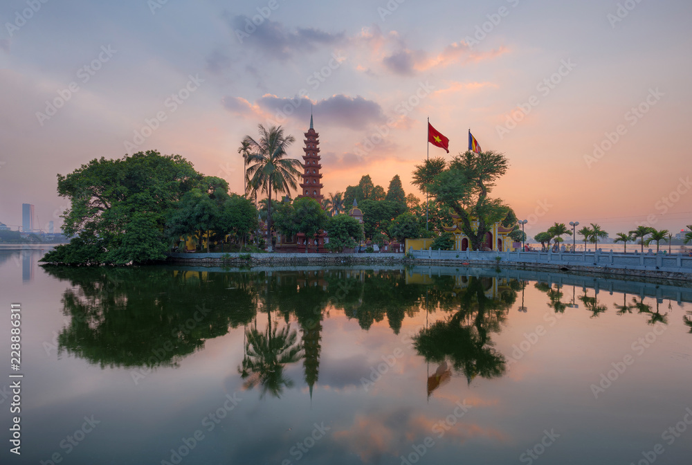 Obraz premium Tran Quoc pagoda, the oldest temple in Hanoi, Vietnam