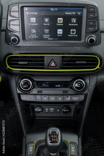 air conditioner command buttons and infotainment system