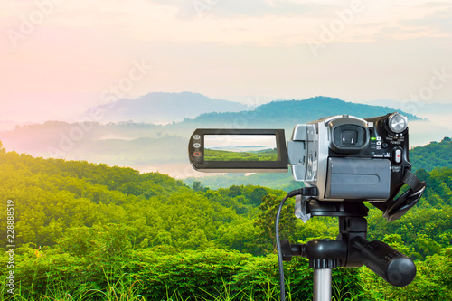 Canvastavla Video cameras look out to mountain