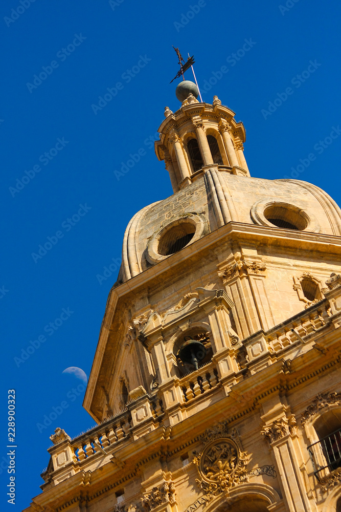 Torre Catedral de Murcia con luna de fondo