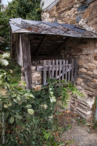 Cuadro en lienzo Perpezac le noir (Corrèze - France) - Puits