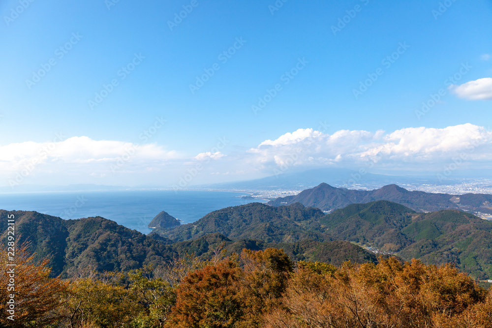 戦場ヶ原　長野　山梨　北海道　美瑛　高山　新潟　美しい　日本　男女　徒歩	伊豆