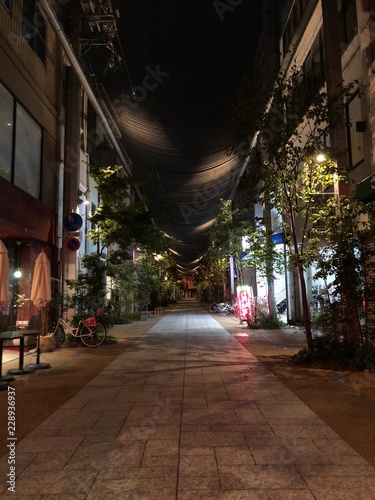 street at night © 美香 望月