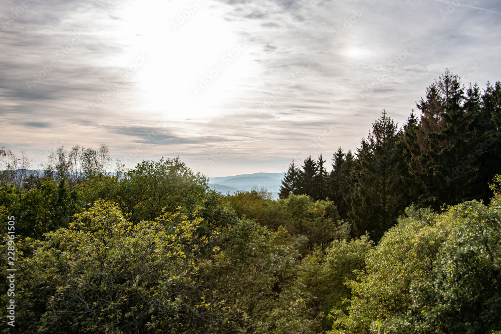 Landschaft mit Wolkenformationen. Im Siegerland